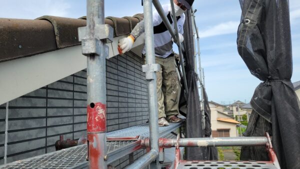 足場　破風　施工中