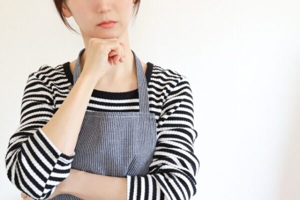 困る　女性