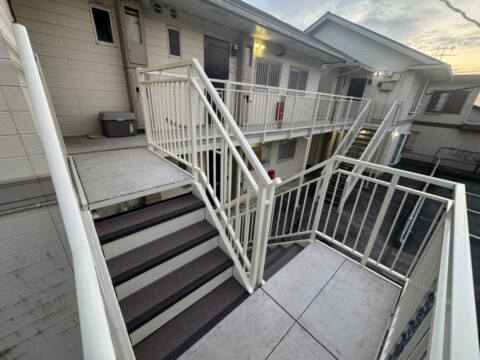 袖ヶ浦市アパート　サニーレジデンスA棟　共用通路、階段、フェンス塗装工事、階段踏み板タキステップ交換工事サムネイル