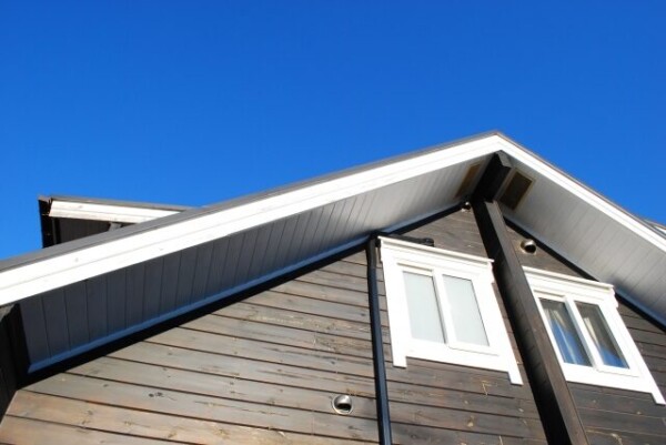 築30年以上の袖ヶ浦の家：軒天の腐食や雨漏りを冬のうちに修理すべき技術的理由。|木更津市・君津市・袖ヶ浦市の外壁塗装専門店サムネイル