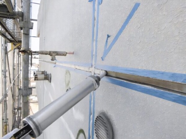 袖ヶ浦のシーリング（コーキング）劣化：冬の氷点下と日中の直射日光が裂け目を作る。|木更津市・君津市・袖ヶ浦市の外壁塗装専門サムネイル