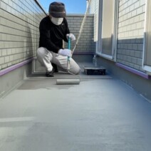 ベランダ塗装の直後に雨！白い模様の原因と木更津のプロの対処法|木更津市・君津市・袖ヶ浦市の外壁塗装専門店サムネイル