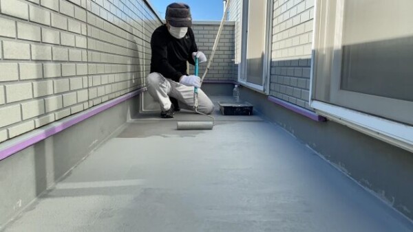 ベランダ塗装の直後に雨！白い模様の原因と木更津のプロの対処法|木更津市・君津市・袖ヶ浦市の外壁塗装専門店サムネイル