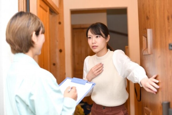突然の外壁塗装営業は空き巣の下見？危険な業者の見分け方と対処法|木更津市・君津市・袖ヶ浦市の外壁塗装専門店サムネイル