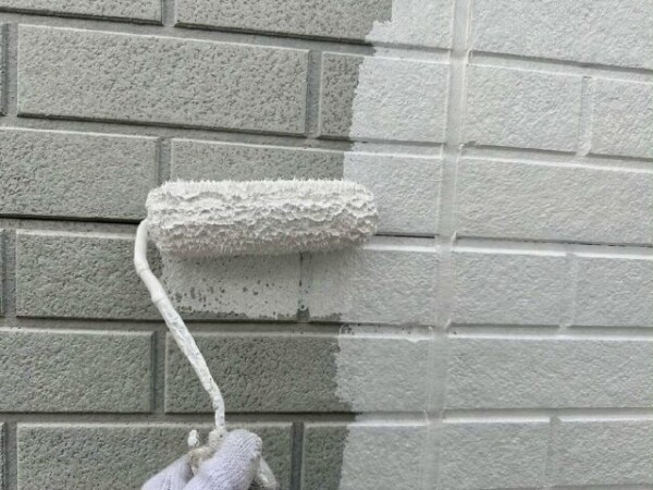 【木更津】外壁塗装の吹き付けとローラーの違い！費用や耐久性を比較|木更津市・君津市・袖ヶ浦市の外壁塗装専門店サムネイル